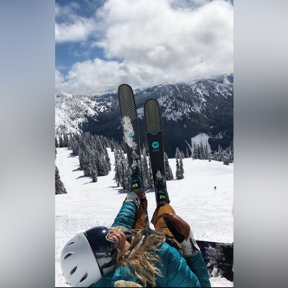 Living in the PNW!! 🌙✨☀️🏔🌦✨ - Picture 3 of 4